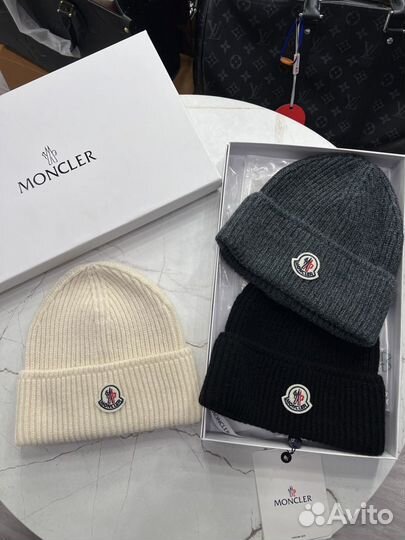 Шапка женская moncler