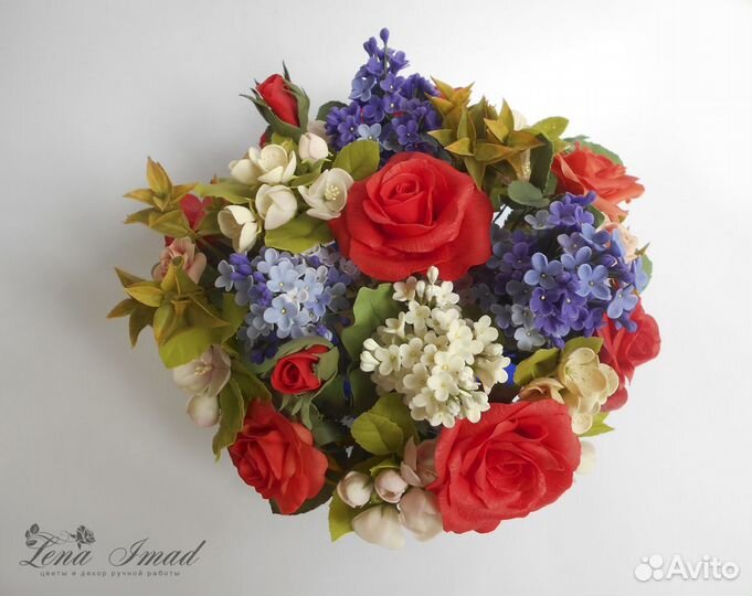 Яркая цветочная композиция для интерьера