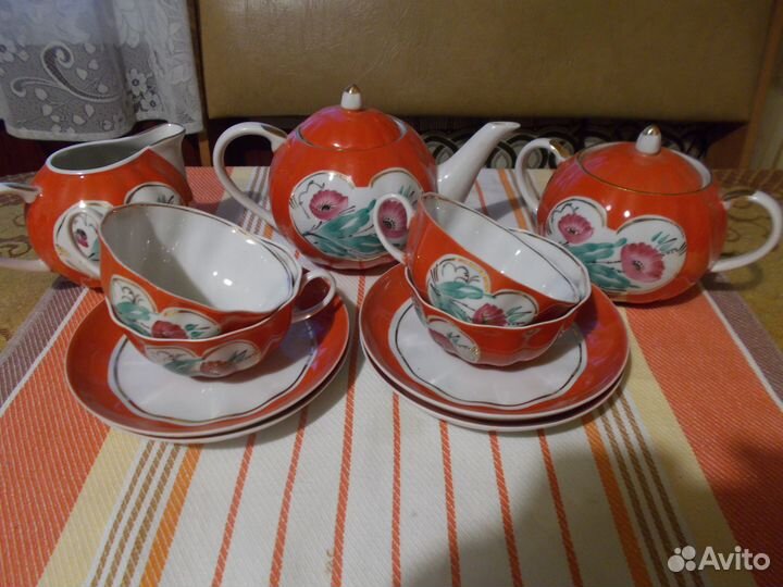 Чайный сервиз Маки на красном Дулево