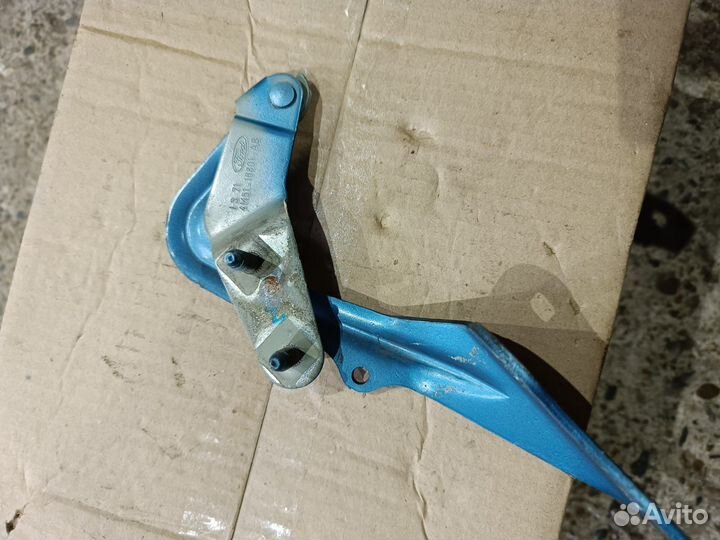 Петля капота левая Форд Фокус2 2005-2011