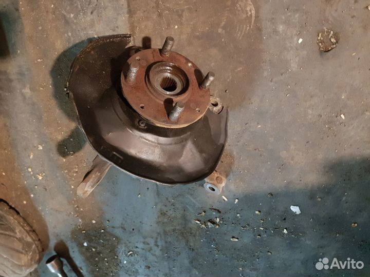 Кулак поворотный Хонда Фит 2001-2008 передний