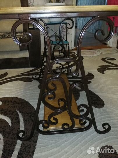 Продам журнальный столик