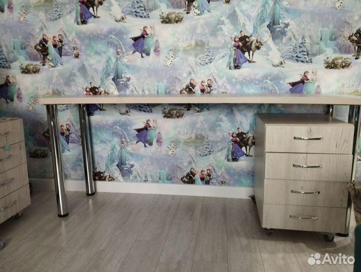 Стол с тумбами