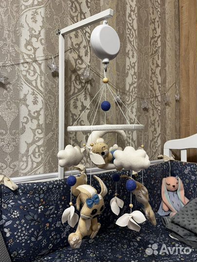 Мобиль в кроватку из фетра