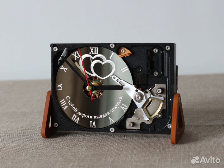 Дизайнерские часы из жесткого диска (без цифр)