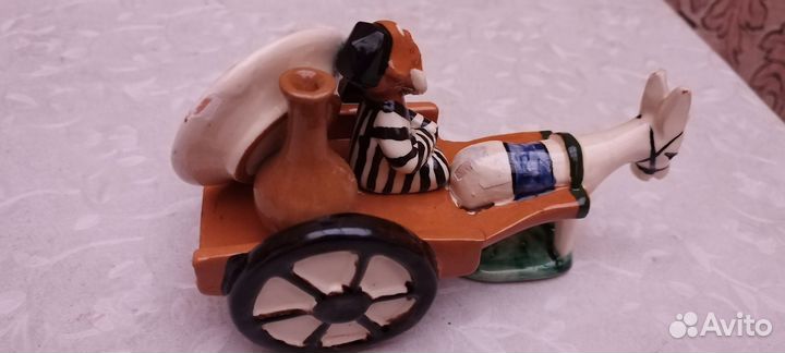 Статуэтки фарфоровые