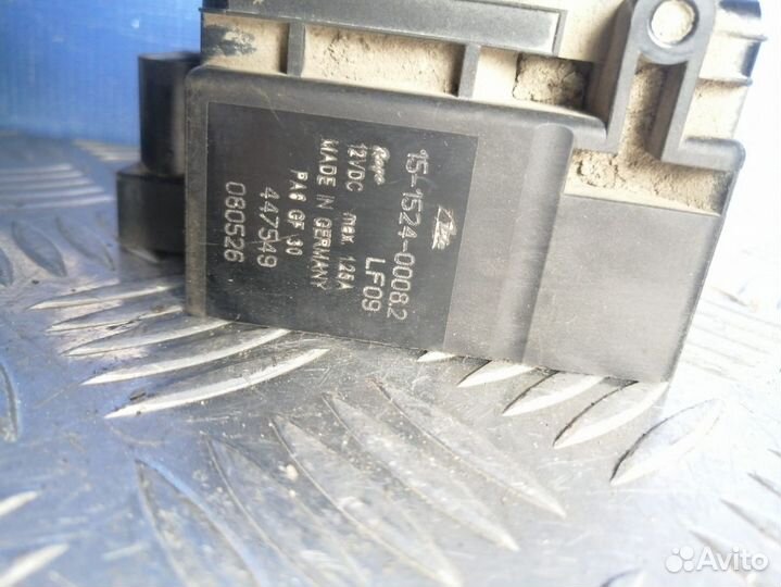 Блок клапанов пневмоподвески Volkswagen Touareg (G