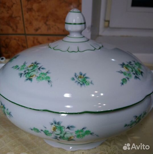 Супница фарфоровая