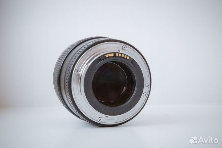 Canon EF 85mm f/1.8 USM