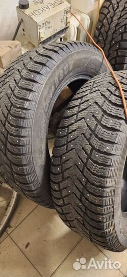 Продам два зимних колеса 265х60х18
