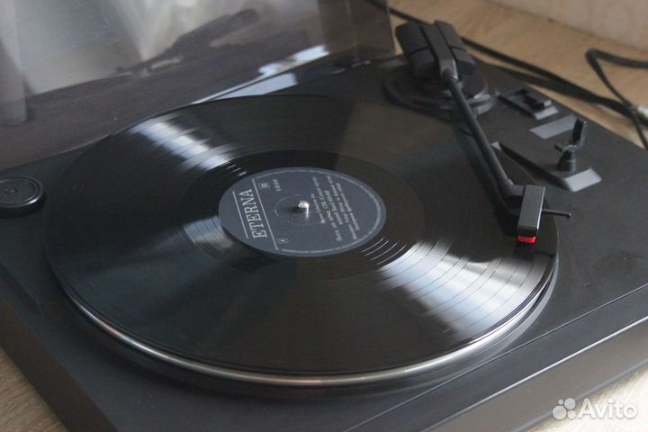 Sony/Виниловый проигрыватель / 50 пластинок