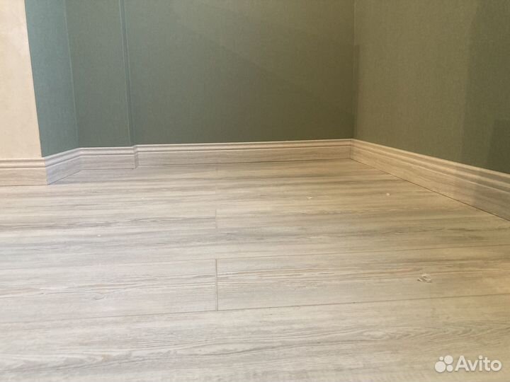 Установщик плинтусов