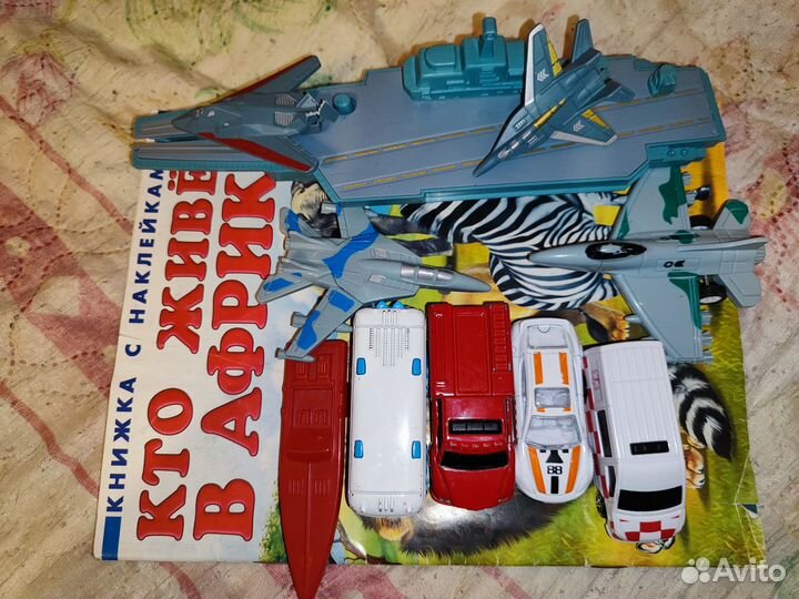 Игрушки для детей(машинки, самолётики, кораблики)