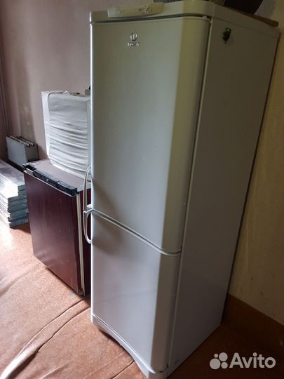 Холодильник Indesit