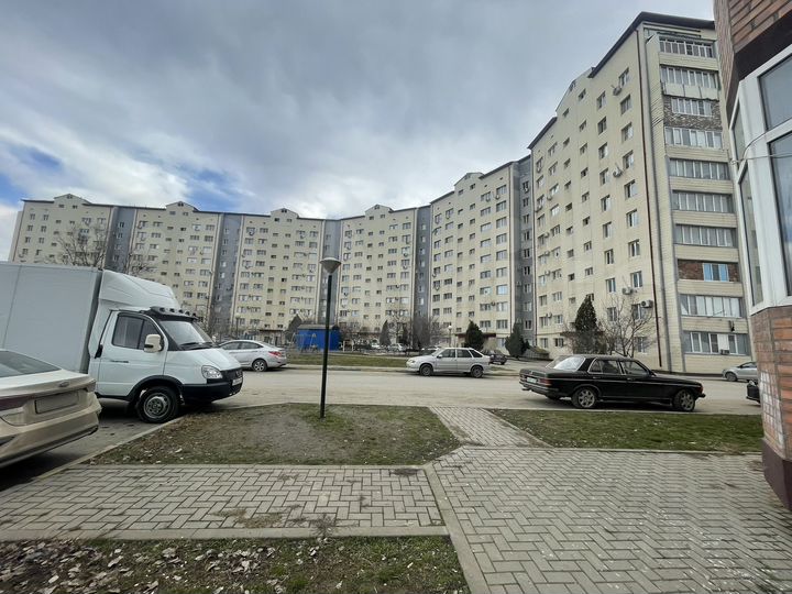 2-к. квартира, 52 м², 2/10 эт.