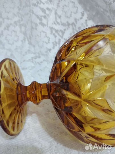 Ваза на ножке цветное стекло