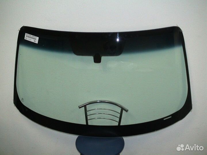 Стекло лобовое Nissan tiida 2007