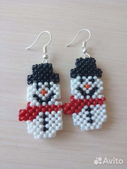 Ожерелье, серьги, кольца из бисера. Ручная работа