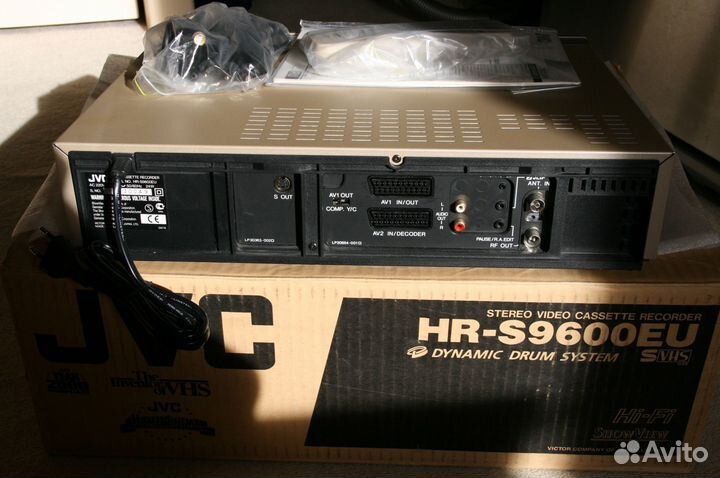 Видеомагнитофон JVC HR-S9600EU HI-FI Stereo S-VHS