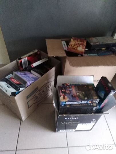 Видеокассеты VHS и DVD диски