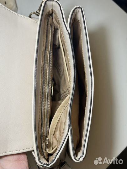 Сумку guess, беж, через плечо, с пыльником, биркой