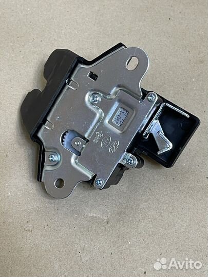 Замок багажника Hyundai Solaris 2 / Kia Rio 4