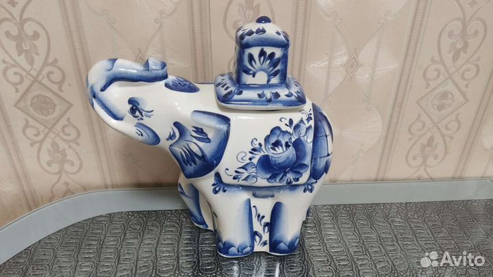 Фарфоровая посуда и Гжель