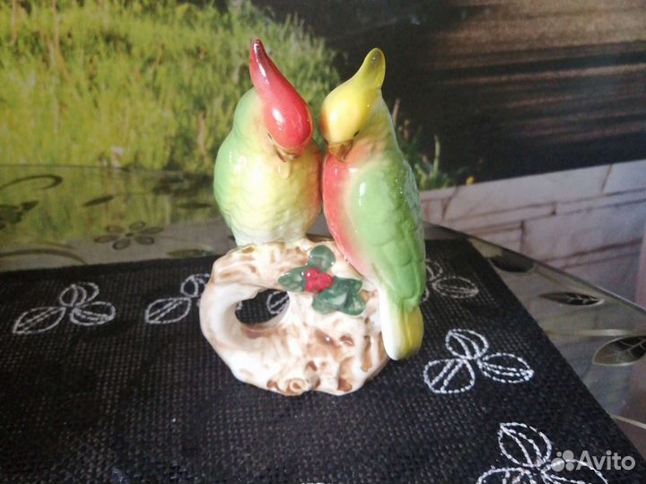 Статуэтка попугаи
