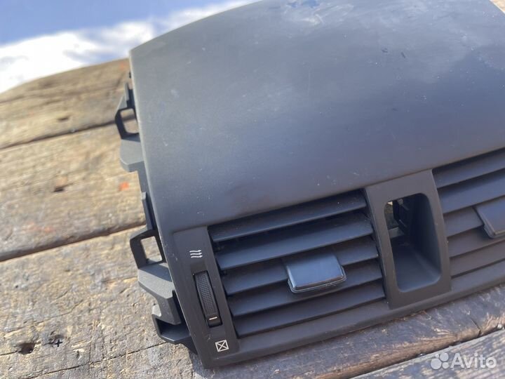 Накладка торпедо Toyota Corolla E150 2008 55663121