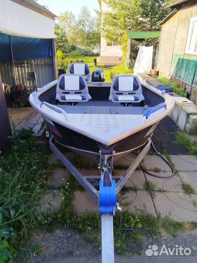 Моторная лодка Триера