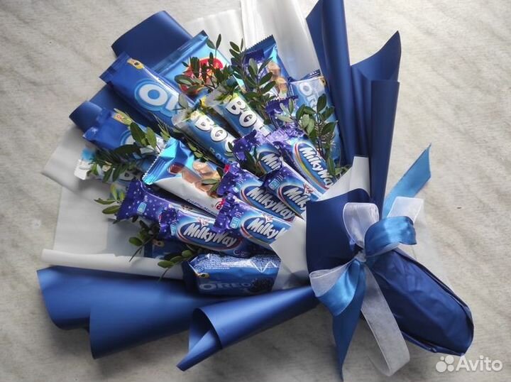 Сладкие букеты из конфет на заказ