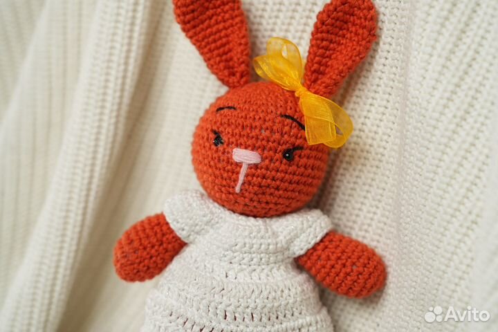Заяц вязаный, ручная работа