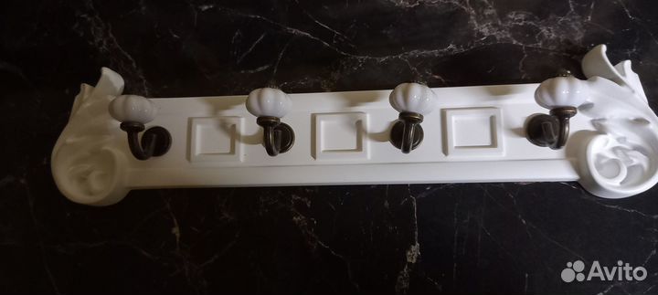 Вешалка резная настенная 