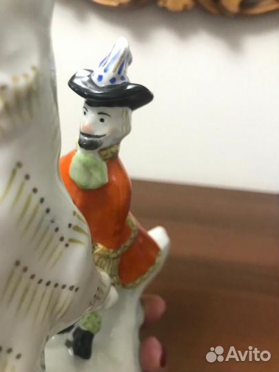 Статуэтка фарфор