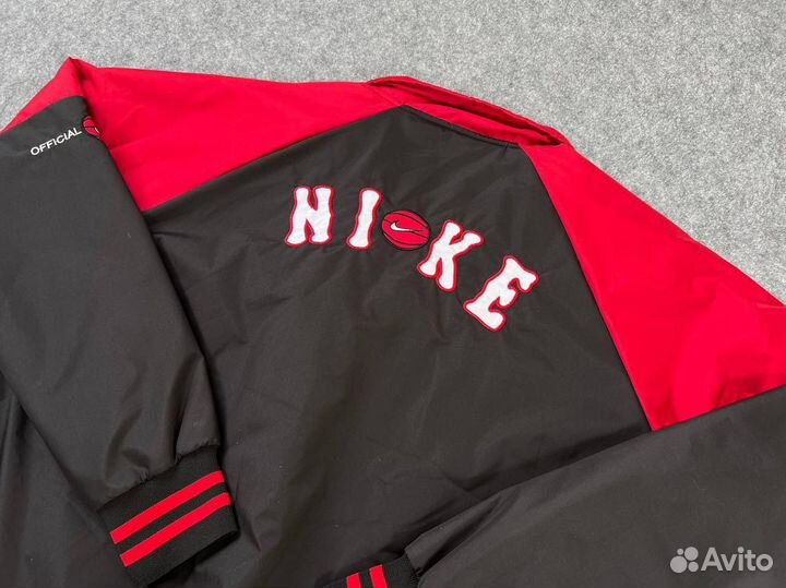 Куртка мужская nike S-M размер