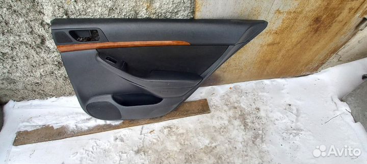 Обшивка двери Toyota Avensis 2