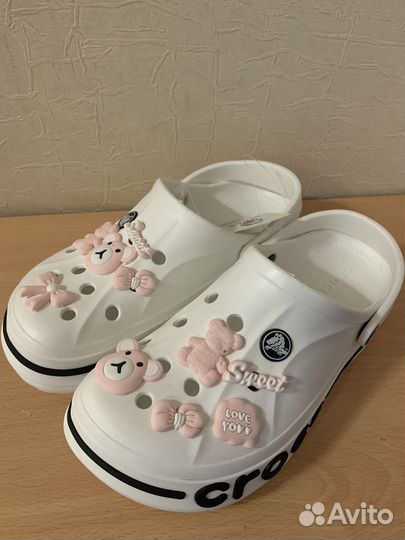 Crocs новые р36(23см)с украшениями джибитсы