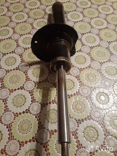 Амортизатор KYB пер.правый VAG