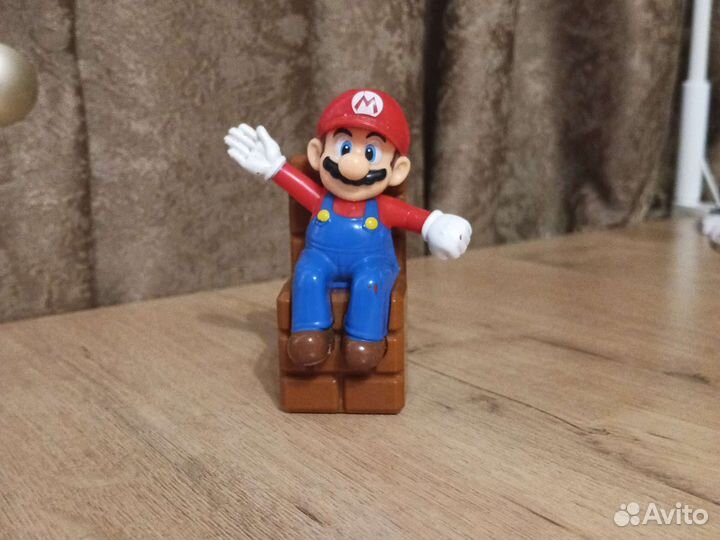 Игрушка Марио из Happy meal (2017)
