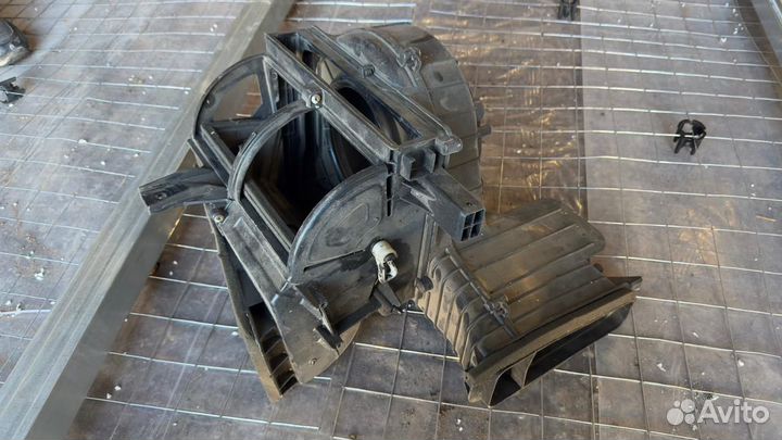 Задняя правая фара,корпус печки Kia sportage II