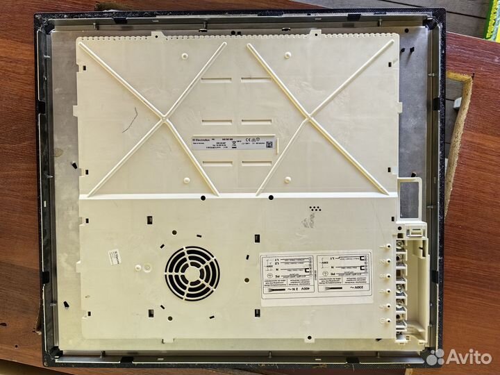 Варочная индукционная панель electrolux