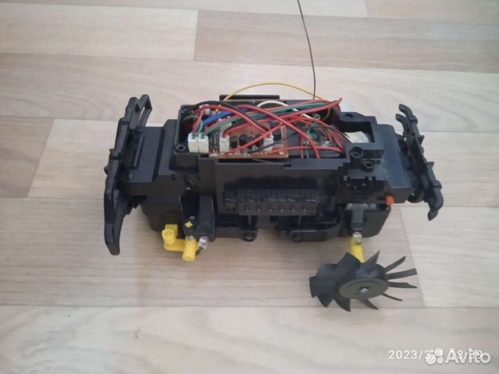 Машина на радиоуправлении и маски