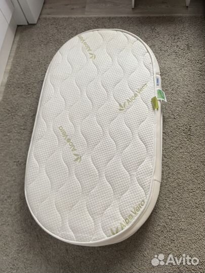 Матрас в овальную кроватку
