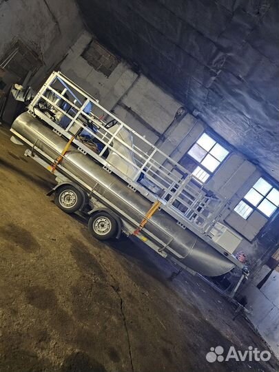 Понтонный катер