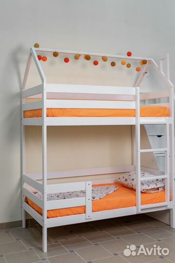 Двухъярусная кровать