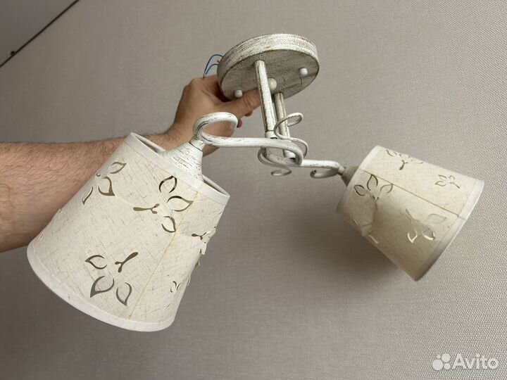 Продам люстру