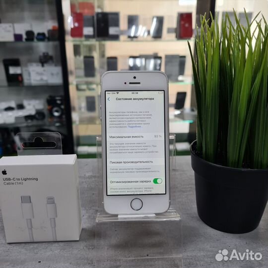 iPhone SE, 32 ГБ