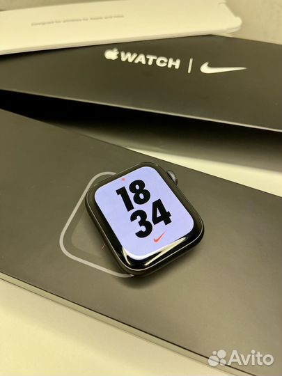 Apple Watch SE 44MM (Black)
