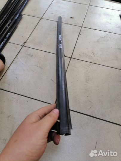 Бархотка внешняя на дверь передняя правая