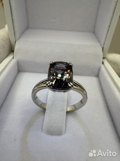 Золотые кольца с камнями